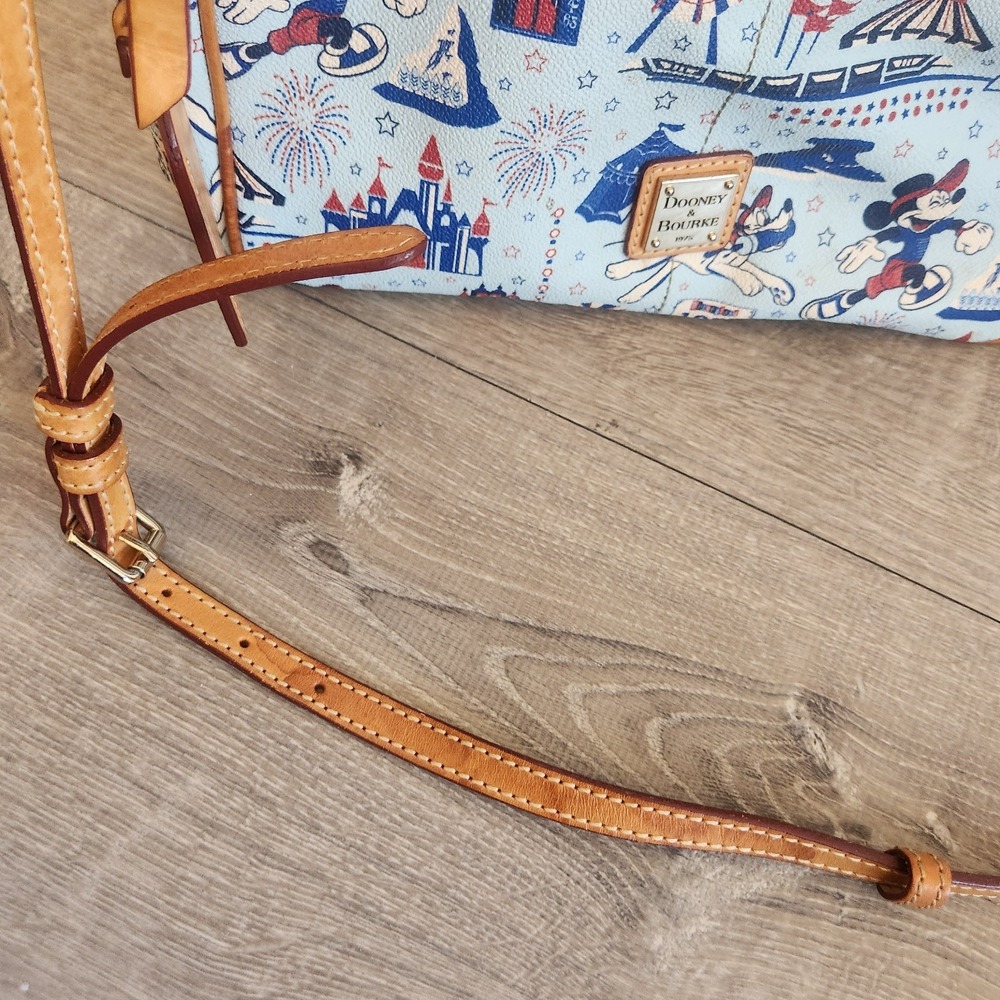Dooney & Bourke 2016 Disney Parks 1/2 Marathon Weekend Crossbody Bag Purse Tote - Picture 16 of 16